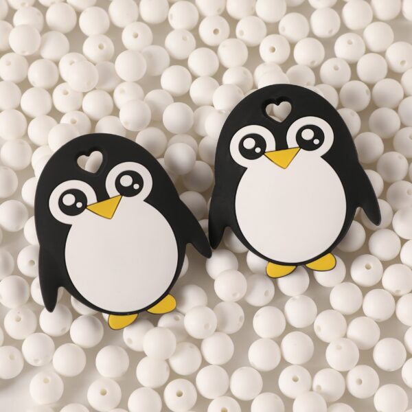 Svarte og hvite silikonfigurer formet som pingviner